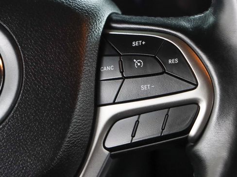 Used 2020 Jeep Grand Cherokee Altitude RWD image 14