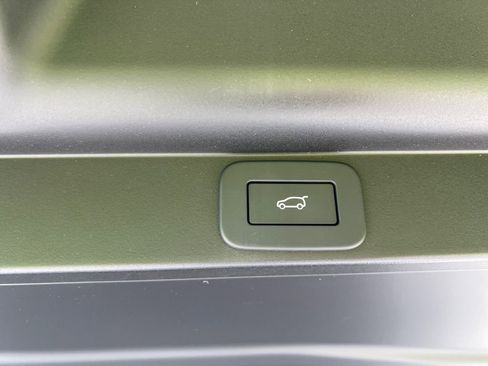 New 2025 Land Rover Range Rover SE image 34