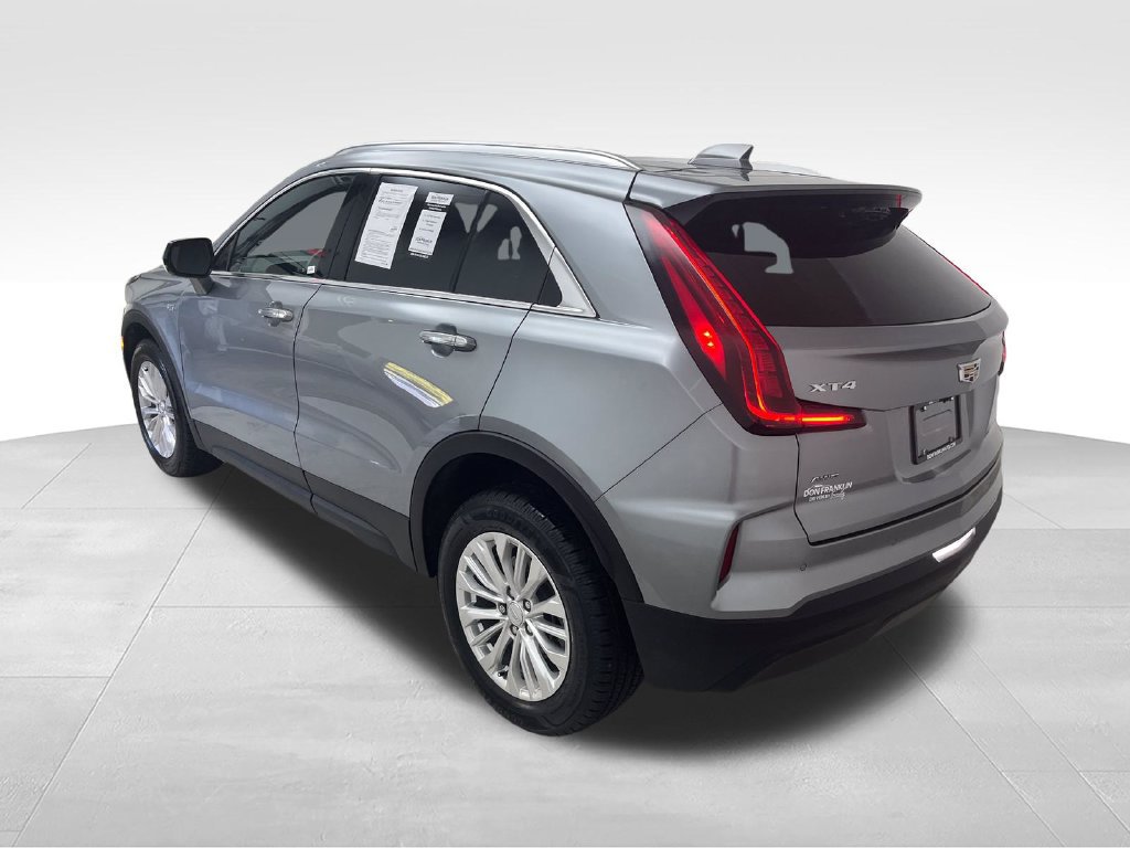 Used 2024 Cadillac XT4 Luxury w/ Cold Weather Package AWD/4WD image 4
