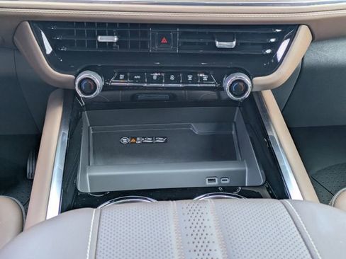 Used 2025 Chevrolet Tahoe High Country image 21