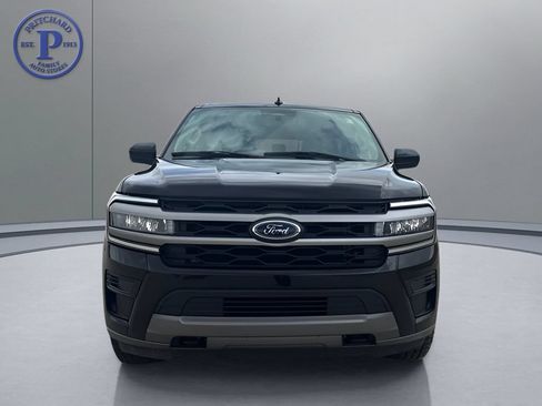 Used 2023 Ford Expedition XLT AWD/4WD image 2