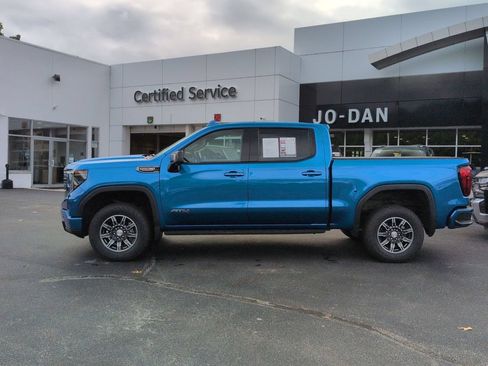 Certified 2024 GMC Sierra 1500 AT4 w/ Technology Package AWD/4WD image 8