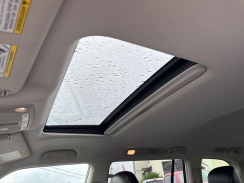 Used 2021 Nissan Armada SL w/ Captain's Chairs Package image 43