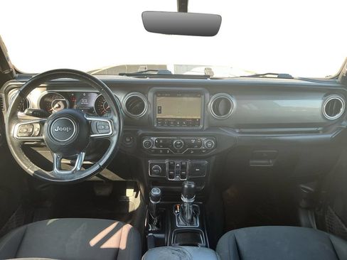 Used 2018 Jeep Wrangler Unlimited Sahara AWD/4WD image 17