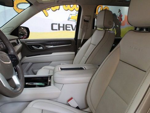 Used 2022 GMC Yukon XL Denali image 19