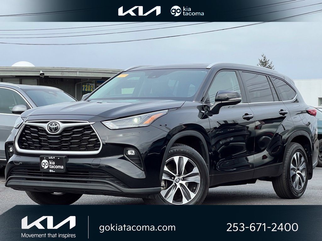 Used 2023 Toyota Highlander XLE AWD/4WD image 1