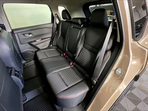 Certified 2025 Nissan Rogue SV image 15