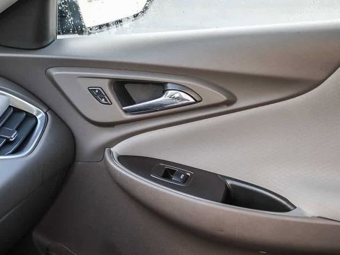 Used 2021 Chevrolet Malibu LT image 18