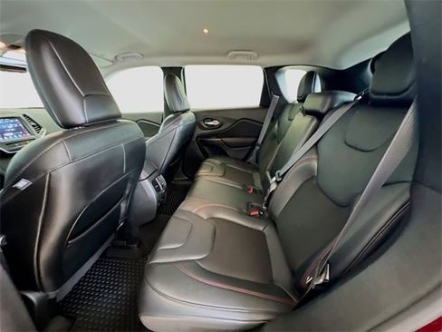 Used 2021 Jeep Cherokee Trailhawk w/ Comfort/Convenience Group image 24