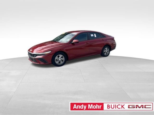 Used 2024 Hyundai Elantra SE FWD image 13