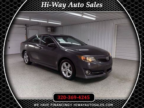 Used 2012 Toyota Camry SE FWD image 1
