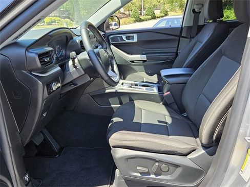 Used 2023 Ford Explorer XLT image 5