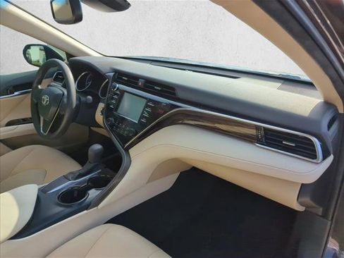 Used 2018 Toyota Camry LE w/ Convenience Package FWD image 27