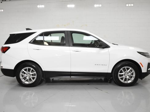 Used 2022 Chevrolet Equinox LS image 5