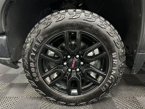 Used 2024 GMC Sierra 1500 AT4 w/ Technology Package AWD/4WD image 37