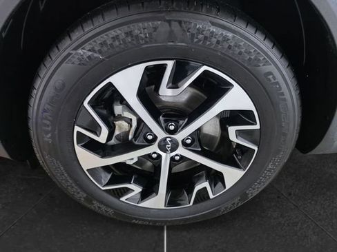Used 2023 Kia Sportage EX AWD/4WD image 9
