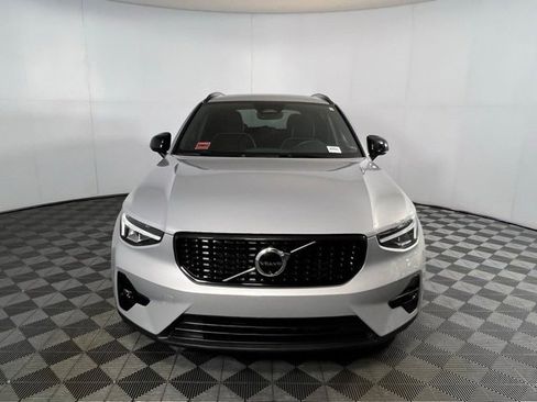 Used 2024 Volvo XC40 B5 Plus image 12