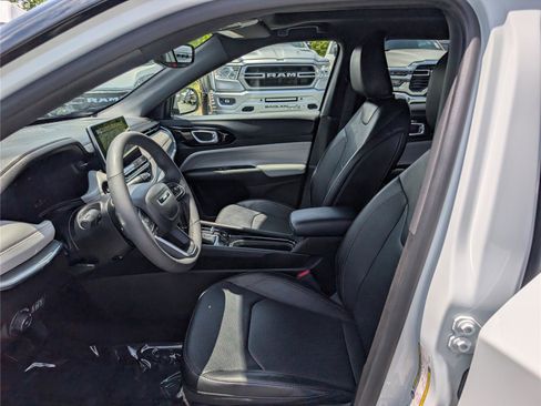 Used 2023 Jeep Compass Limited w/ Elite Group AWD/4WD image 16
