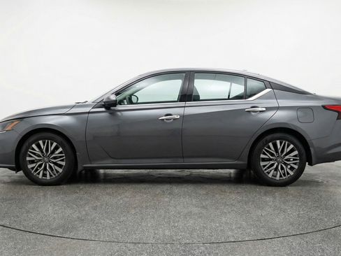 Used 2025 Nissan Altima 2.5 SV image 5