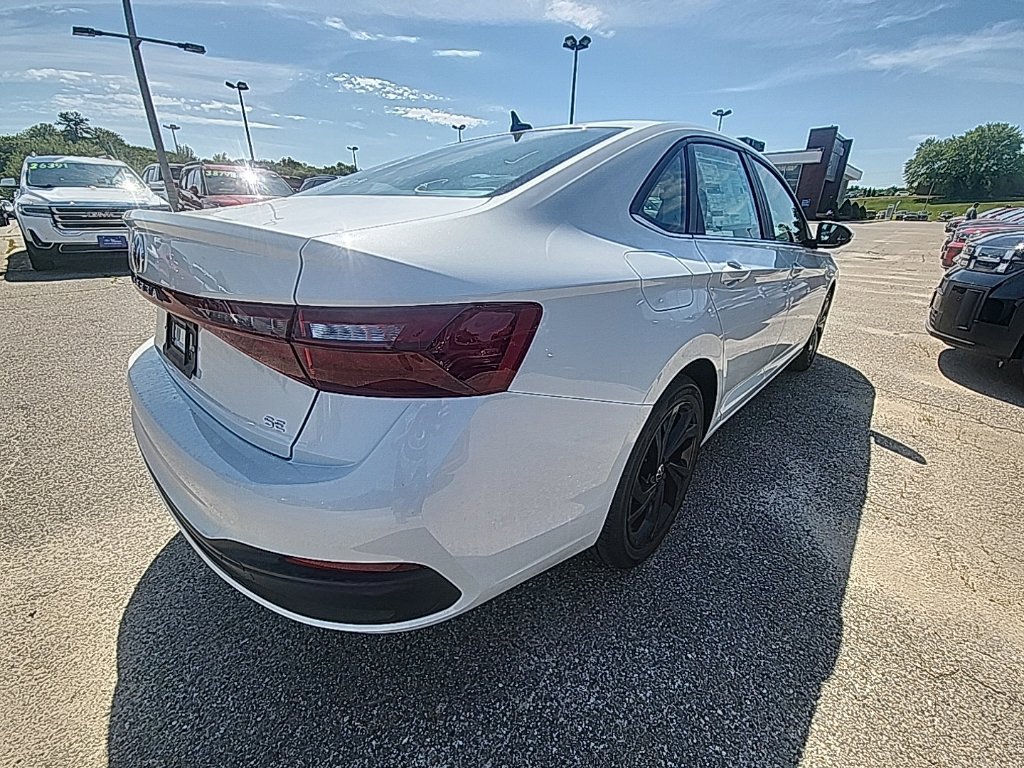 New 2026 Volkswagen Jetta SE FWD image 7