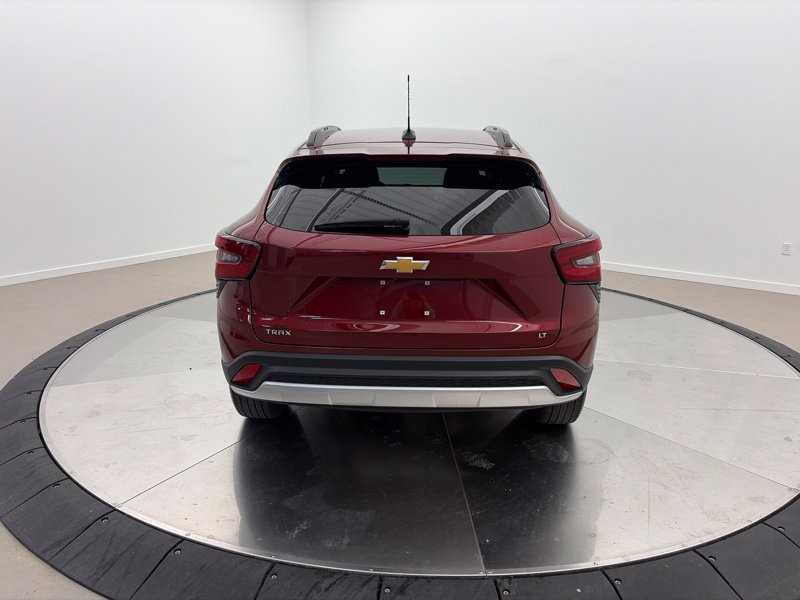 Used 2024 Chevrolet Trax LT w/ Sunroof Package FWD image 4