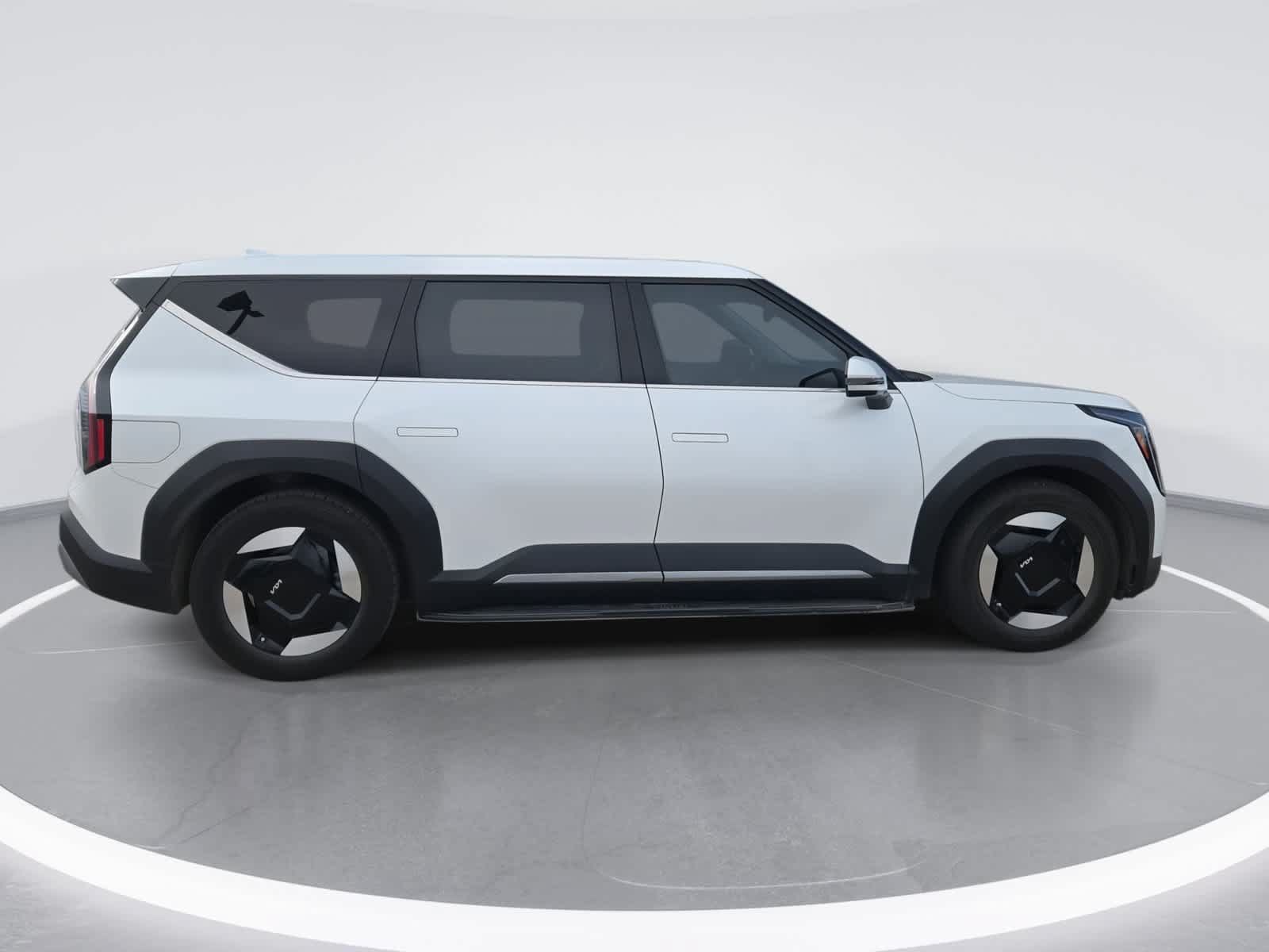 Used 2024 Kia EV9 Light Long Range RWD image 9