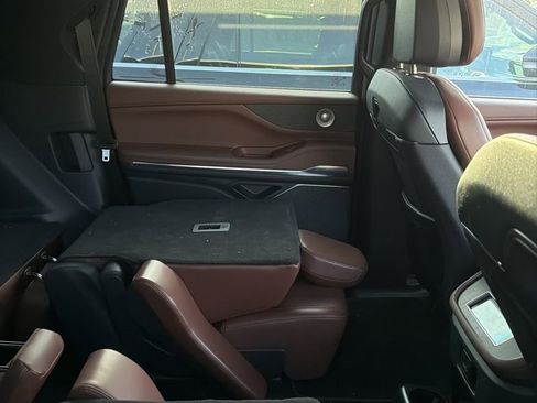 Used 2025 Lincoln Navigator L Reserve AWD/4WD image 11