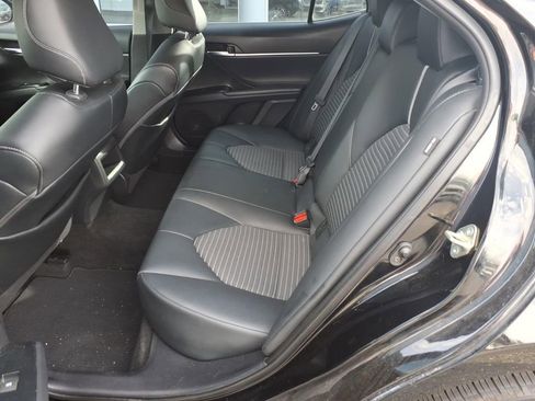 Used 2020 Toyota Camry SE image 8
