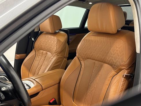 Used 2017 BMW ALPINA B7 xDrive image 11