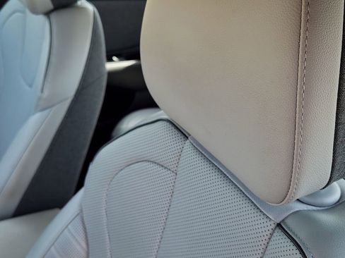 Used 2024 Hyundai Elantra Limited image 20