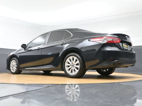 Used 2018 Toyota Camry LE FWD image 47