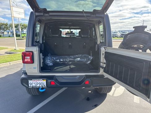 Used 2022 Jeep Wrangler Unlimited Sahara 4xe image 5