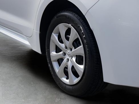 Used 2025 Toyota Corolla LE image 9