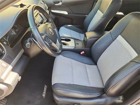 Used 2014 Toyota Camry SE image 16