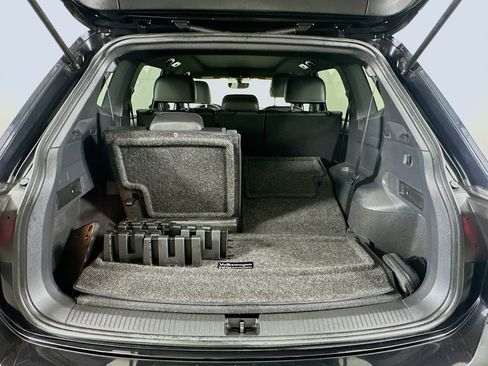 Used 2021 Volkswagen Tiguan SE R-Line FWD image 29