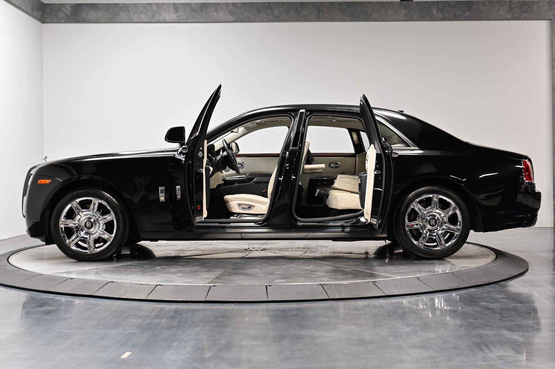 Used 2012 Rolls-Royce Ghost RWD image 55