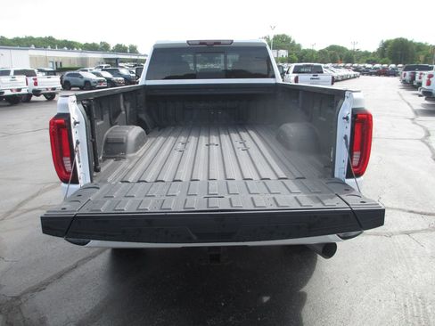 Used 2022 GMC Sierra 3500 Denali w/ Denali Ultimate Package AWD/4WD image 9