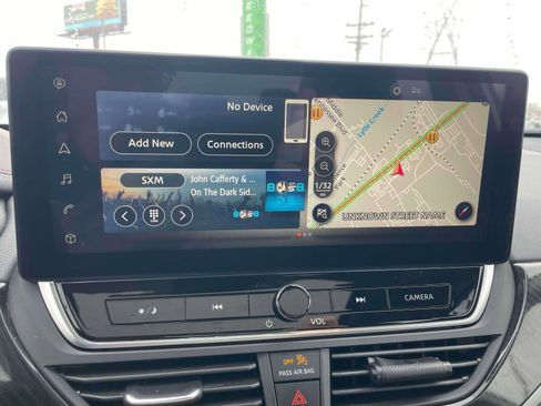 Used 2023 Nissan Altima 2.5 SR w/ SR Premium Package image 9