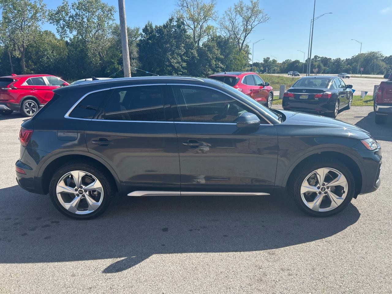 Used 2021 Audi Q5 2.0T Premium Plus w/ Premium Plus Package AWD/4WD image 4