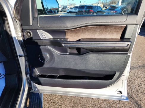 Used 2020 Ford Expedition Limited w/ Equipment Group 301A AWD/4WD image 8