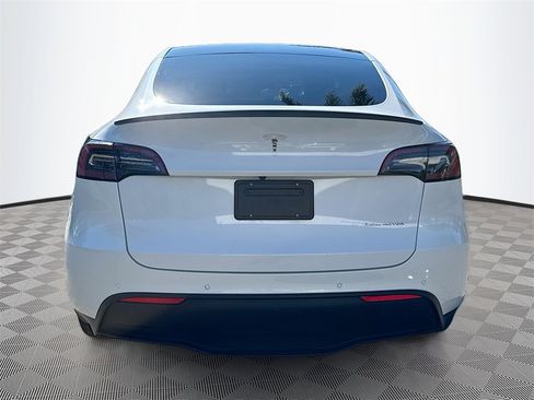 Used 2022 Tesla Model Y Long Range image 7