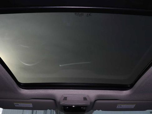 Used 2025 Volkswagen Atlas SE image 30