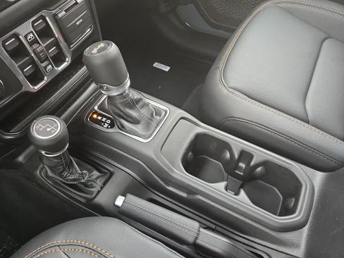 New 2026 Jeep Wrangler Unlimited Sahara AWD/4WD image 19