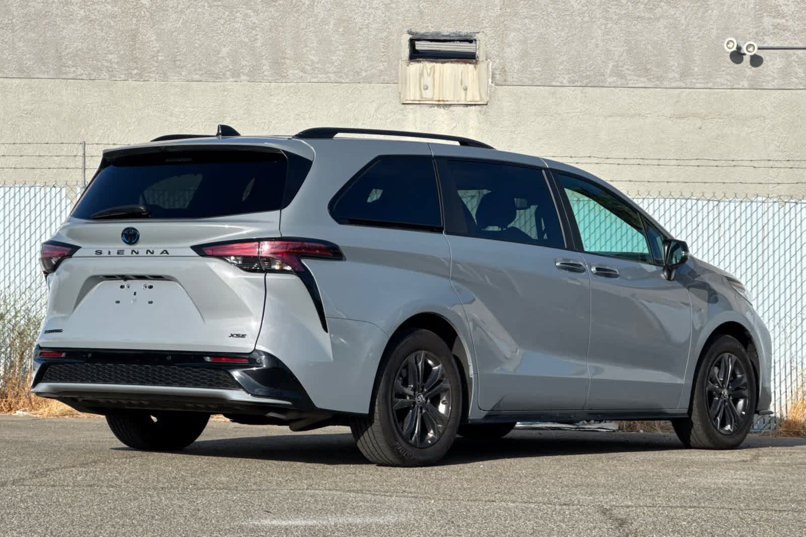 Used 2025 Toyota Sienna XSE w/ XSE Premium Package AWD/4WD image 3