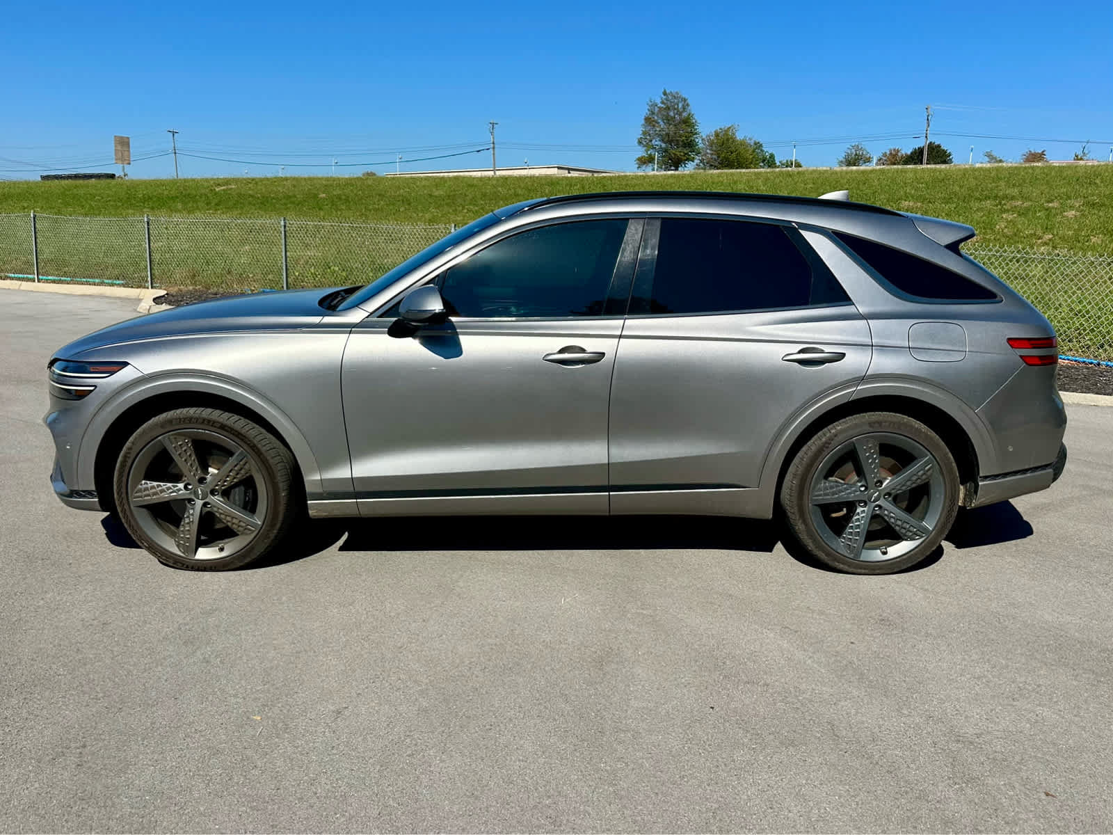 Used 2022 Genesis GV70 3.5T Sport w/ Sport Prestige Package AWD/4WD image 8
