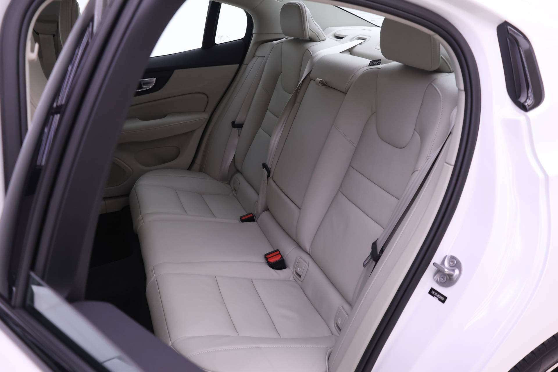 Used 2024 Volvo S60 B5 Plus FWD image 13