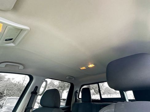 Used 2019 Nissan Titan SV w/ SV Convenience Package image 23