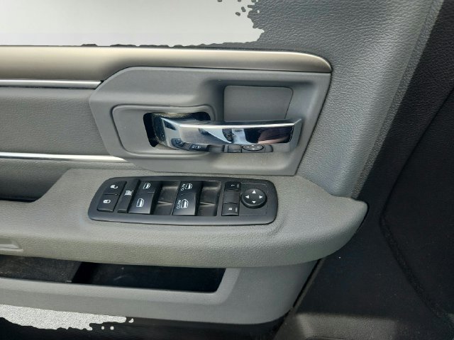 Used 2019 RAM 1500 Classic SLT AWD/4WD image 15