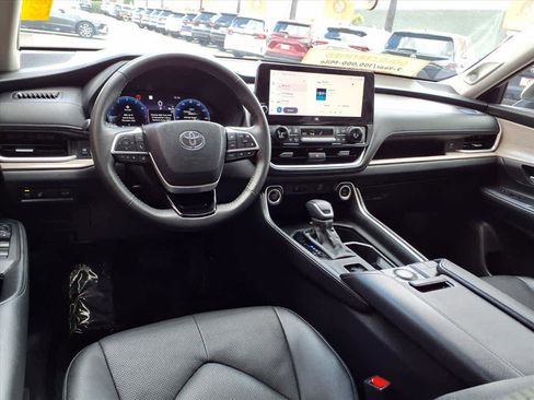 Certified 2024 Toyota Grand Highlander FWD image 9
