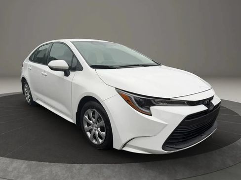 Used 2023 Toyota Corolla LE w/ Carpet Mat Package (TMS) FWD image 3